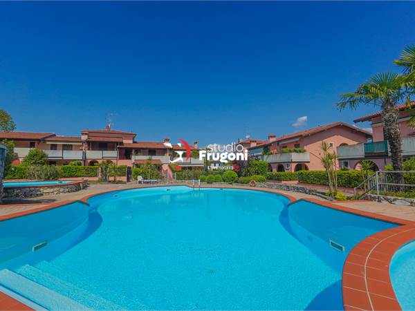 WOHNUNG MIT PRIVATEM GARTEN, BOX UND POOL