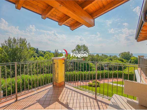 TRILOCALE CON TERRAZZO E AUTORIMESSA IN RESIDENCE CON PISCINA